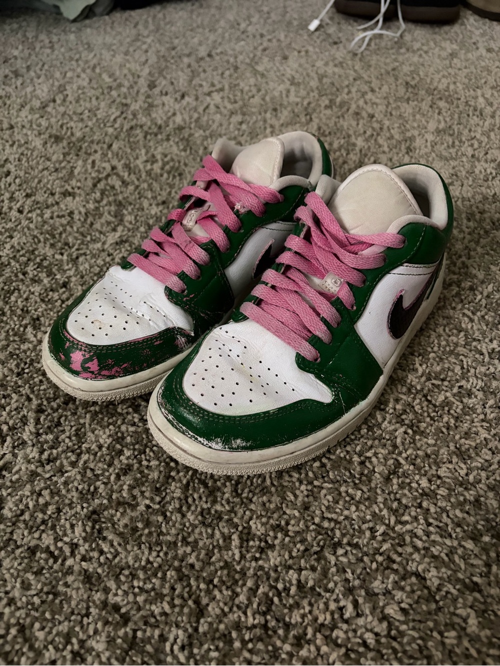 Painted, low Jordan sneakers